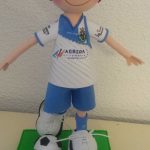 Tiernas muñecas fofuchas comerciales fofucha futbolista niño con balon